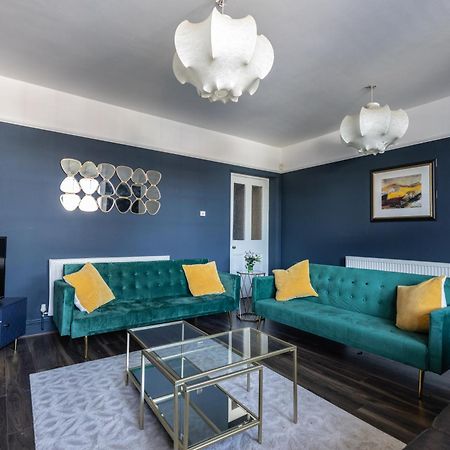 Boutique Family Apartment In Celebrity Village. Barnt Green Exterior foto