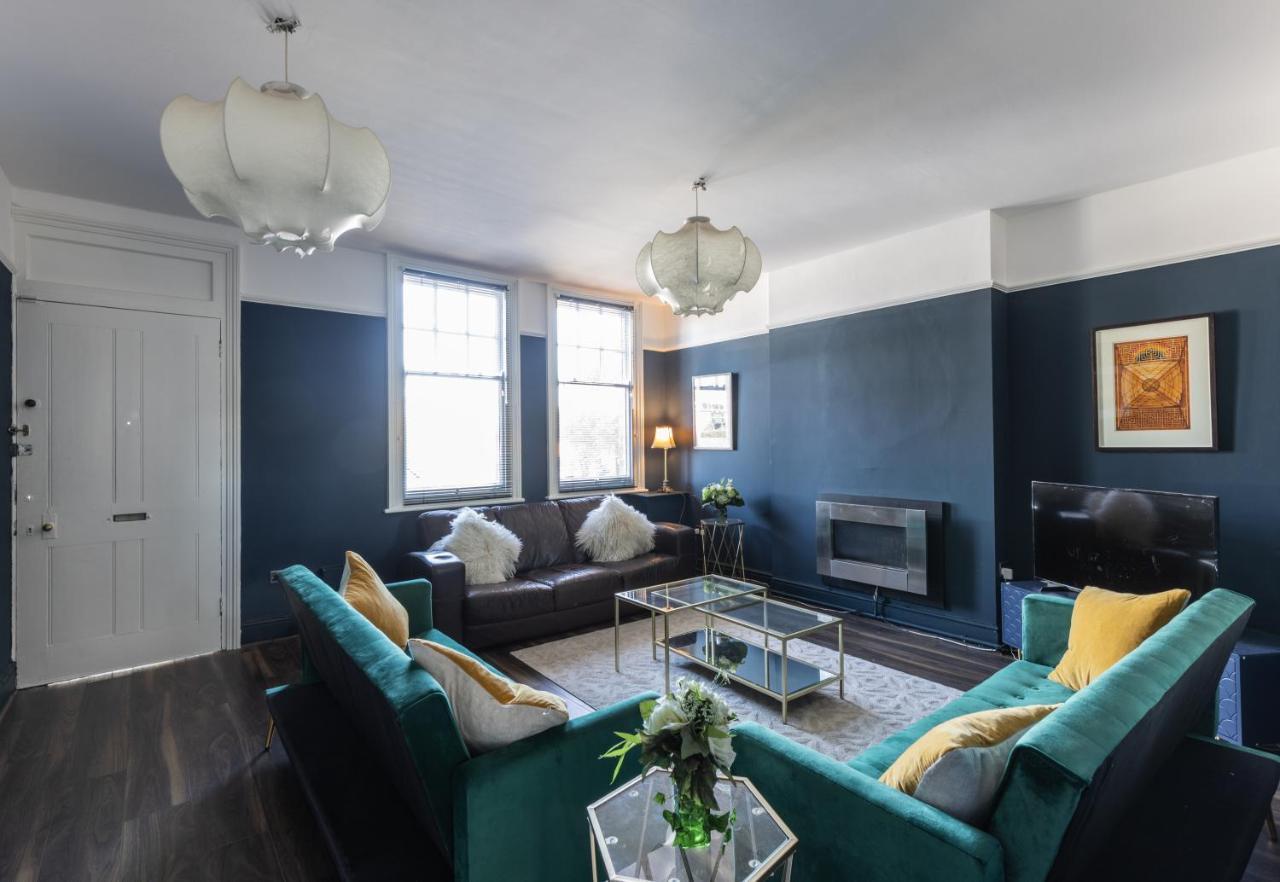 Boutique Family Apartment In Celebrity Village. Barnt Green Exterior foto