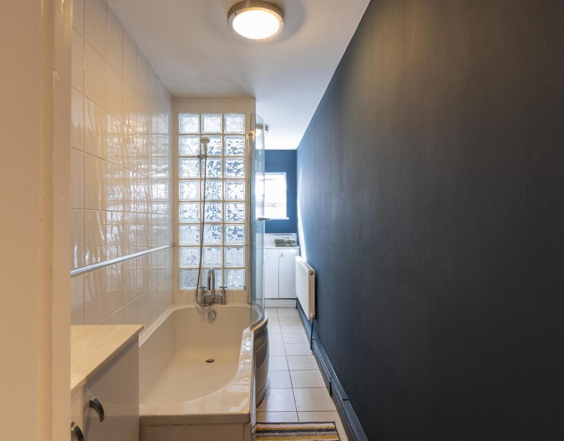 Boutique Family Apartment In Celebrity Village. Barnt Green Exterior foto